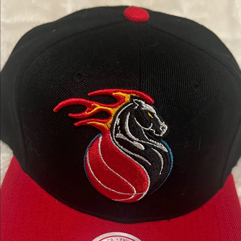 Mitchell & Ness Black/Red NBA Detroit Pistons HWC Core Basic Snapback